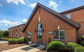 Hometowne Studios & Suites By Red Roof Greensboro